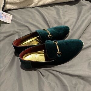 Elegant Velvet Loafers in Green